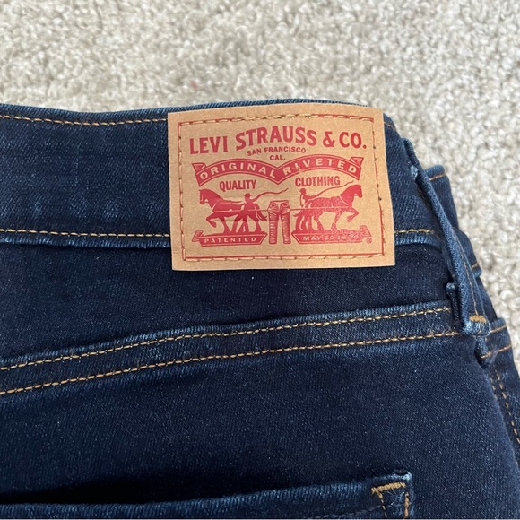 Levi’s mid rise skinny stretchy dark blue jeans - Picture 8 of 11